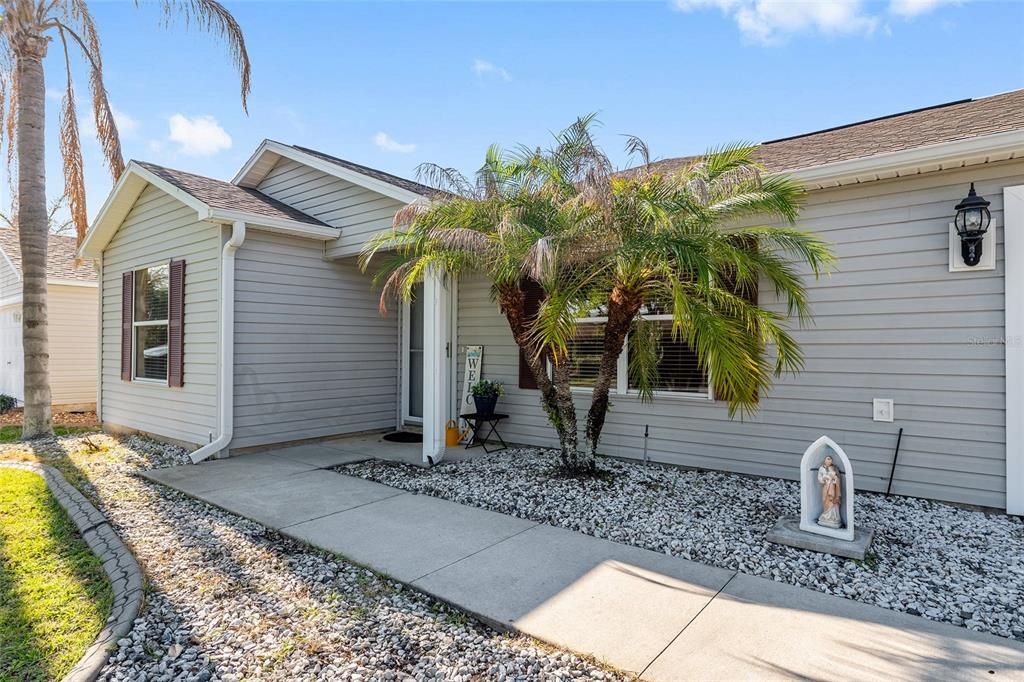 Active With Contract: $289,000 (2 beds, 2 baths, 1388 Square Feet)