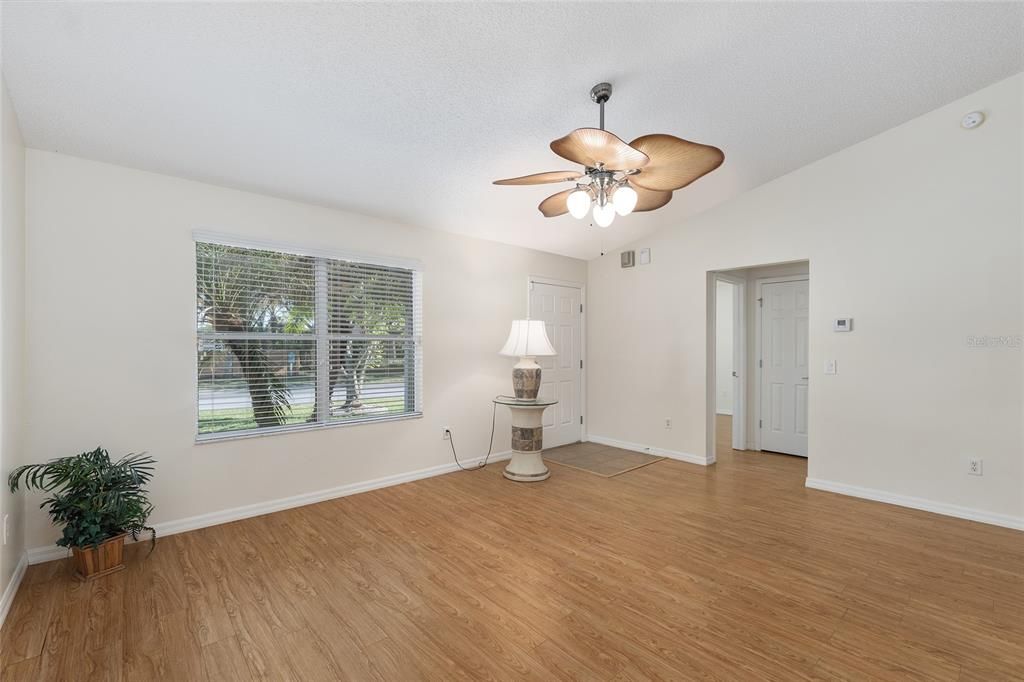 Active With Contract: $289,000 (2 beds, 2 baths, 1388 Square Feet)