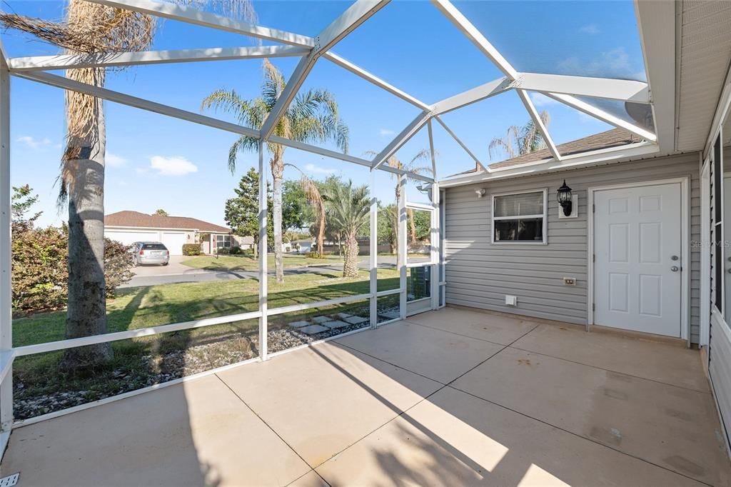 Active With Contract: $289,000 (2 beds, 2 baths, 1388 Square Feet)