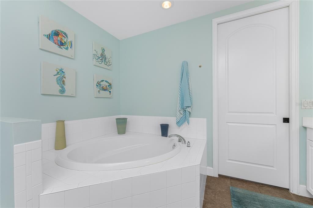 For Rent: $2,500 (2 beds, 2 baths, 1688 Square Feet)