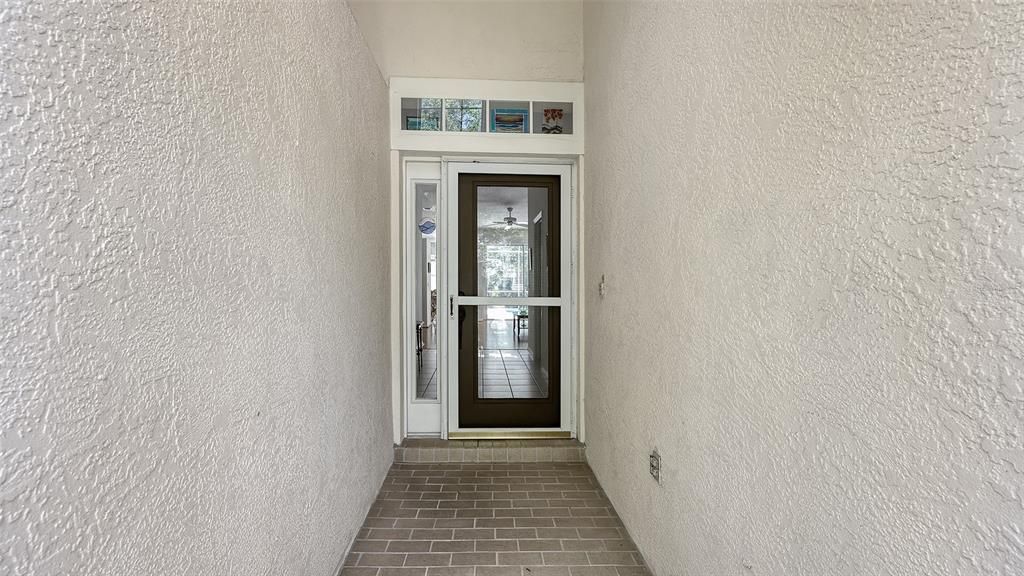 Под контрактом: $435,000 (3 спален, 2 ванн, 1774 Квадратных фут)