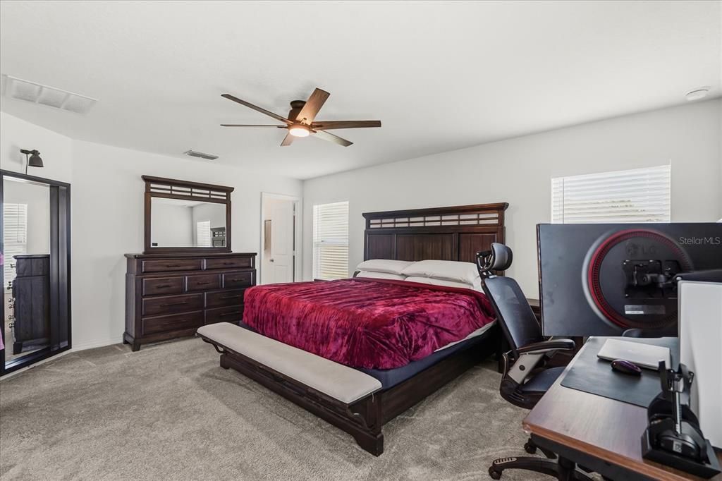 Activo con contrato: $399,900 (4 camas, 2 baños, 2025 Pies cuadrados)