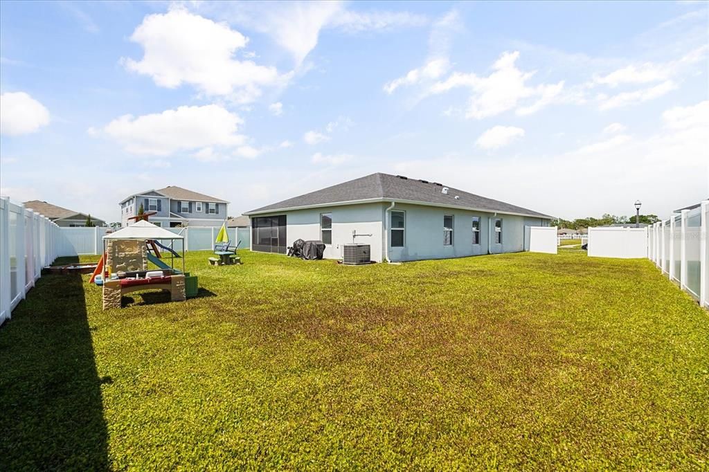 Activo con contrato: $399,900 (4 camas, 2 baños, 2025 Pies cuadrados)