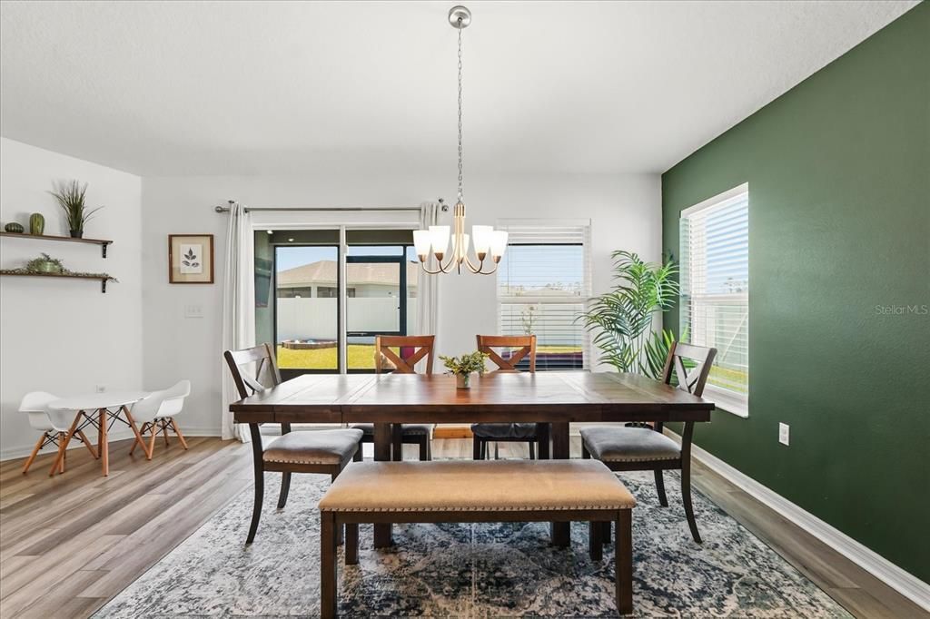 Activo con contrato: $399,900 (4 camas, 2 baños, 2025 Pies cuadrados)