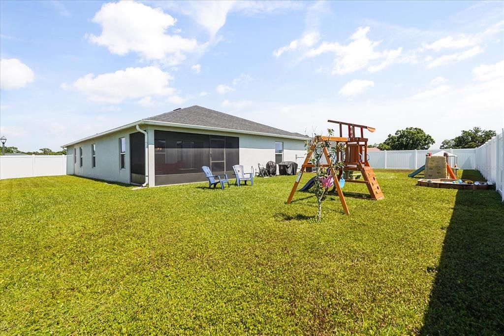Activo con contrato: $399,900 (4 camas, 2 baños, 2025 Pies cuadrados)