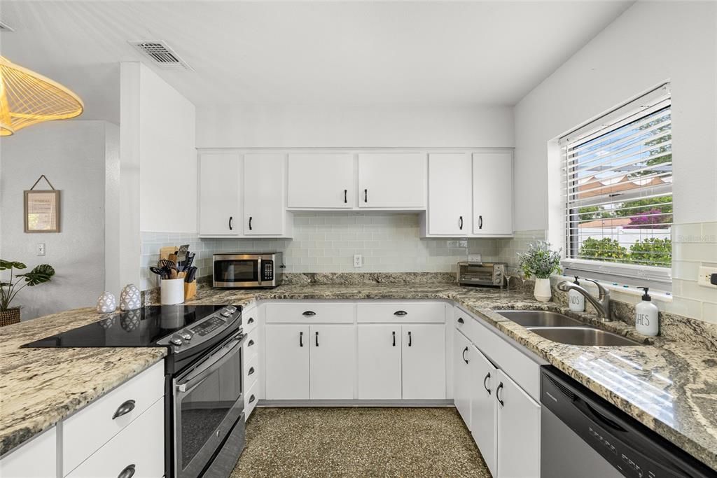 For Rent: $3,600 (4 beds, 2 baths, 1410 Square Feet)