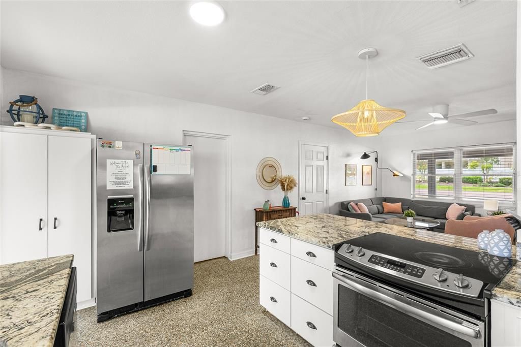 For Rent: $3,600 (4 beds, 2 baths, 1410 Square Feet)