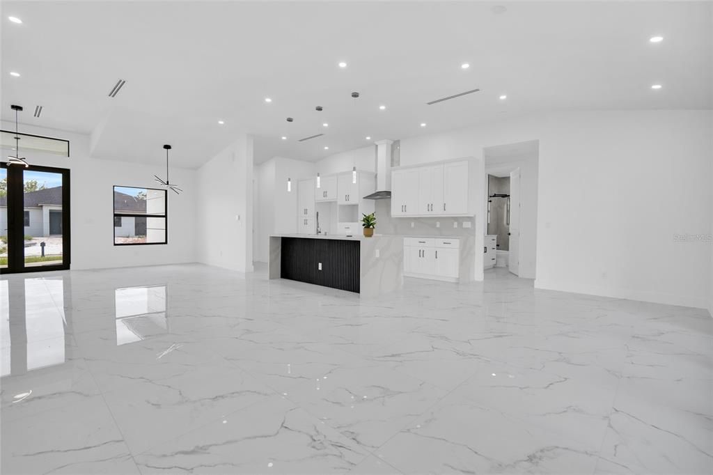 На продажу: $389,000 (3 спален, 3 ванн, 2063 Квадратных фут)
