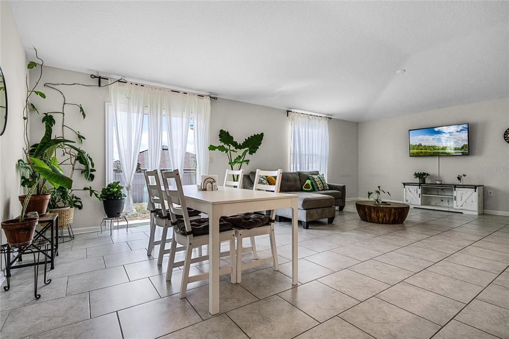 En Venta: $225,000 (3 camas, 2 baños, 1555 Pies cuadrados)