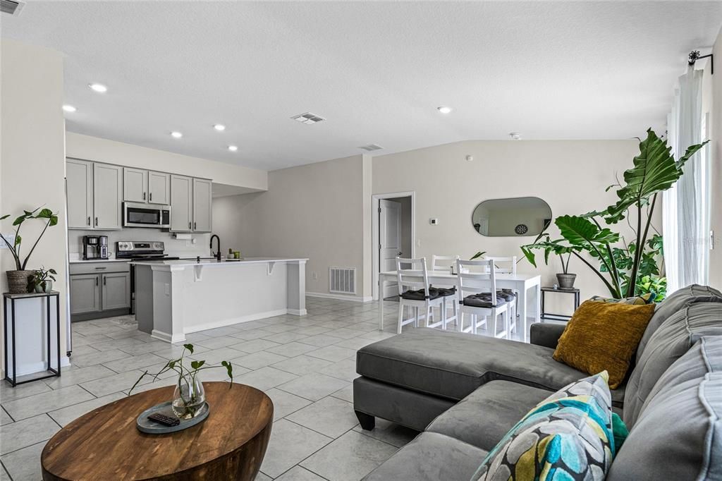 En Venta: $225,000 (3 camas, 2 baños, 1555 Pies cuadrados)