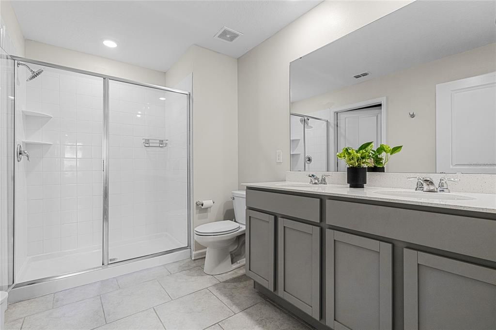 En Venta: $225,000 (3 camas, 2 baños, 1555 Pies cuadrados)