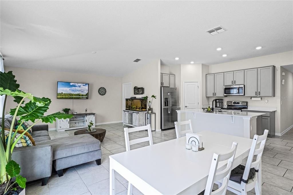En Venta: $225,000 (3 camas, 2 baños, 1555 Pies cuadrados)