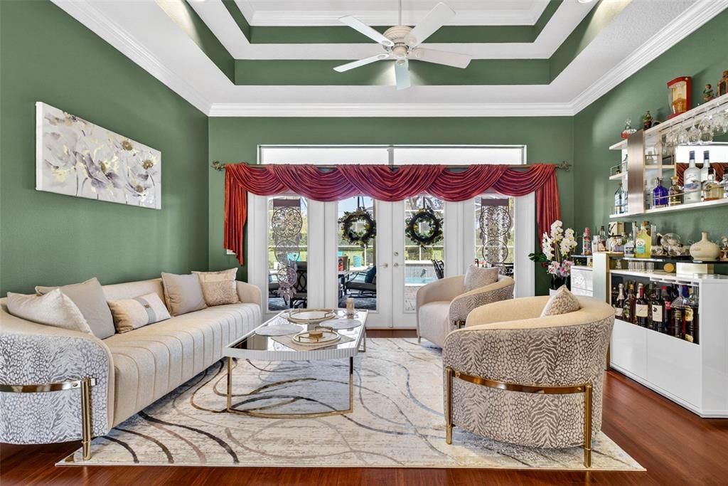 Activo con contrato: $569,999 (3 camas, 2 baños, 2449 Pies cuadrados)