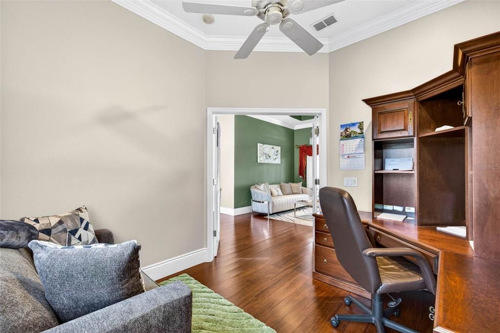 Activo con contrato: $569,999 (3 camas, 2 baños, 2449 Pies cuadrados)
