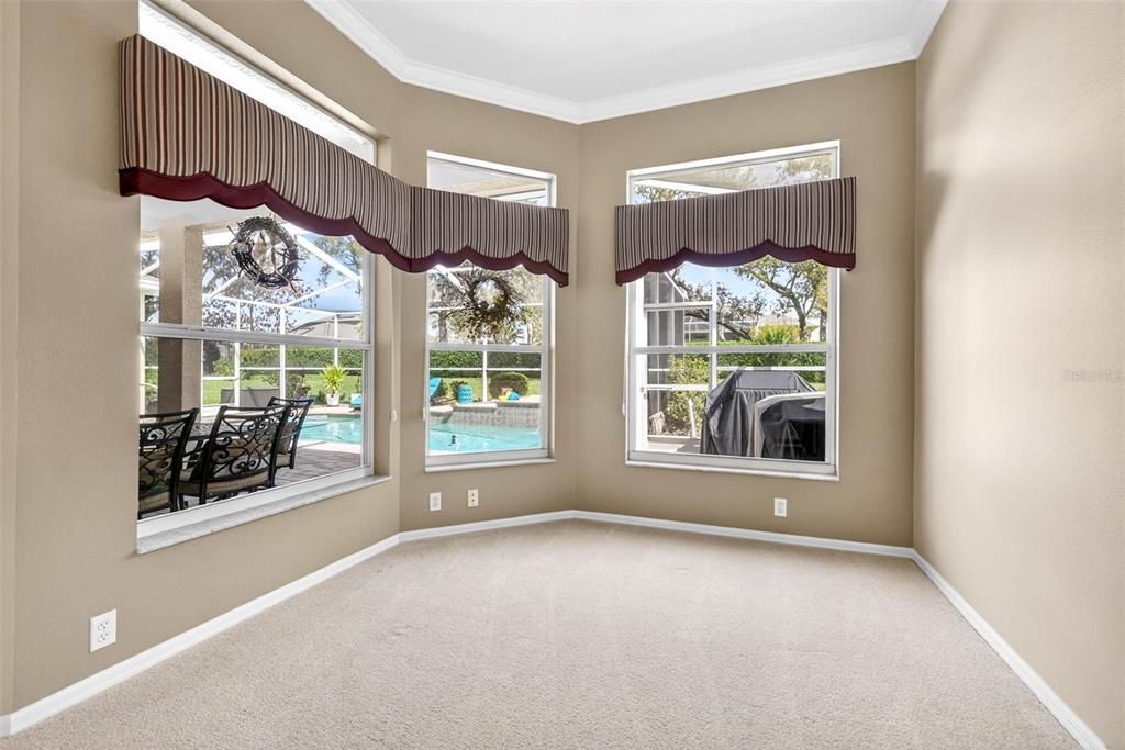 Activo con contrato: $569,999 (3 camas, 2 baños, 2449 Pies cuadrados)