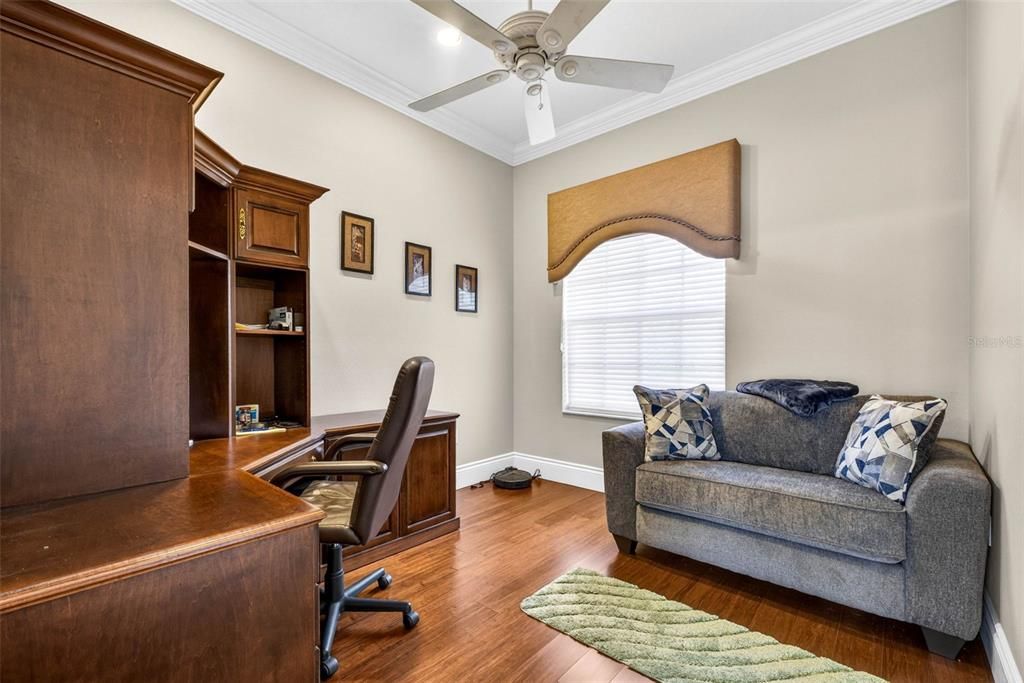 Activo con contrato: $569,999 (3 camas, 2 baños, 2449 Pies cuadrados)
