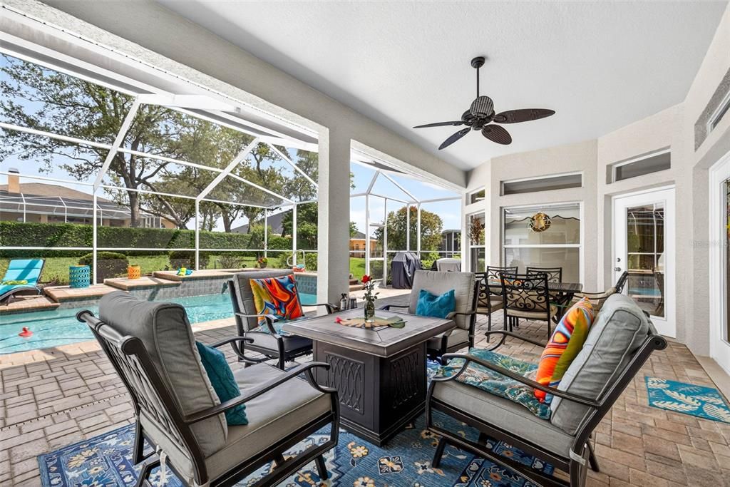 Activo con contrato: $569,999 (3 camas, 2 baños, 2449 Pies cuadrados)