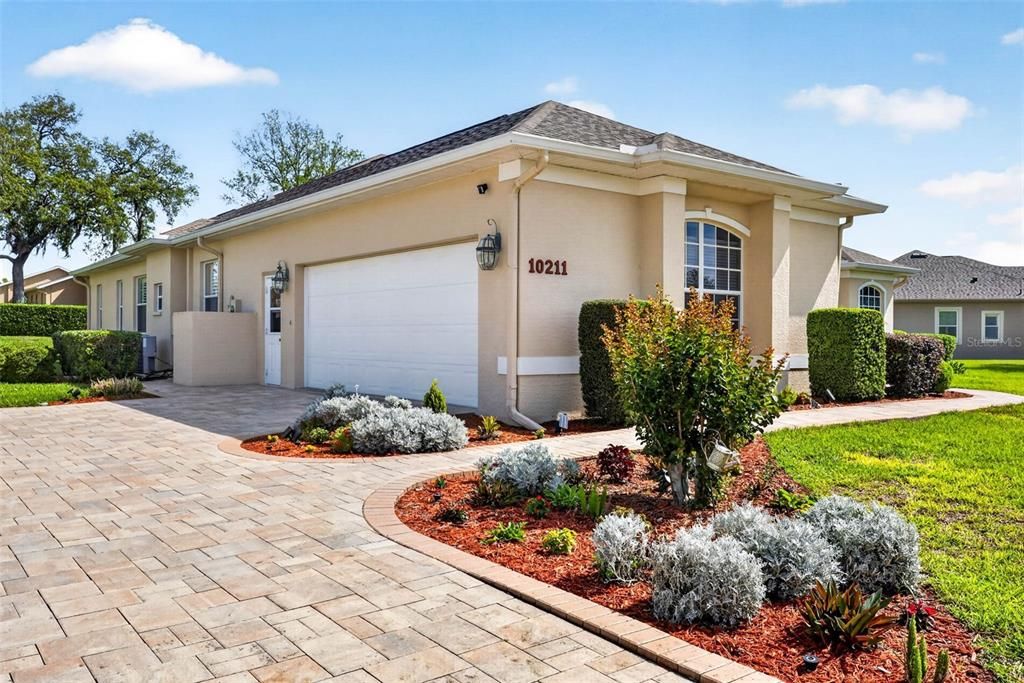 Activo con contrato: $569,999 (3 camas, 2 baños, 2449 Pies cuadrados)