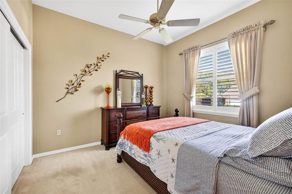 Activo con contrato: $569,999 (3 camas, 2 baños, 2449 Pies cuadrados)