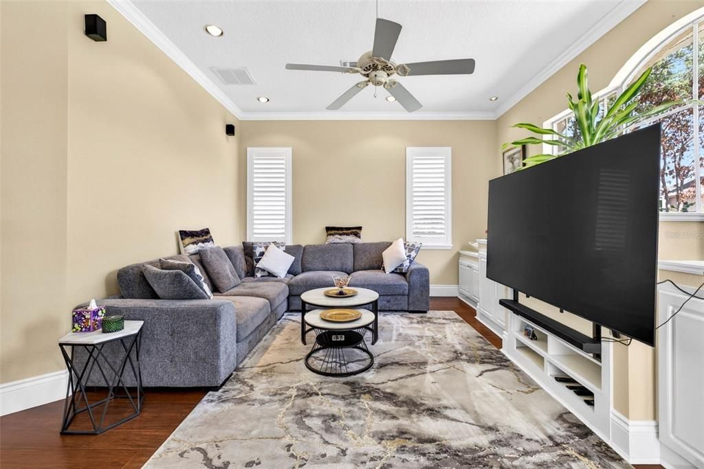 Activo con contrato: $569,999 (3 camas, 2 baños, 2449 Pies cuadrados)
