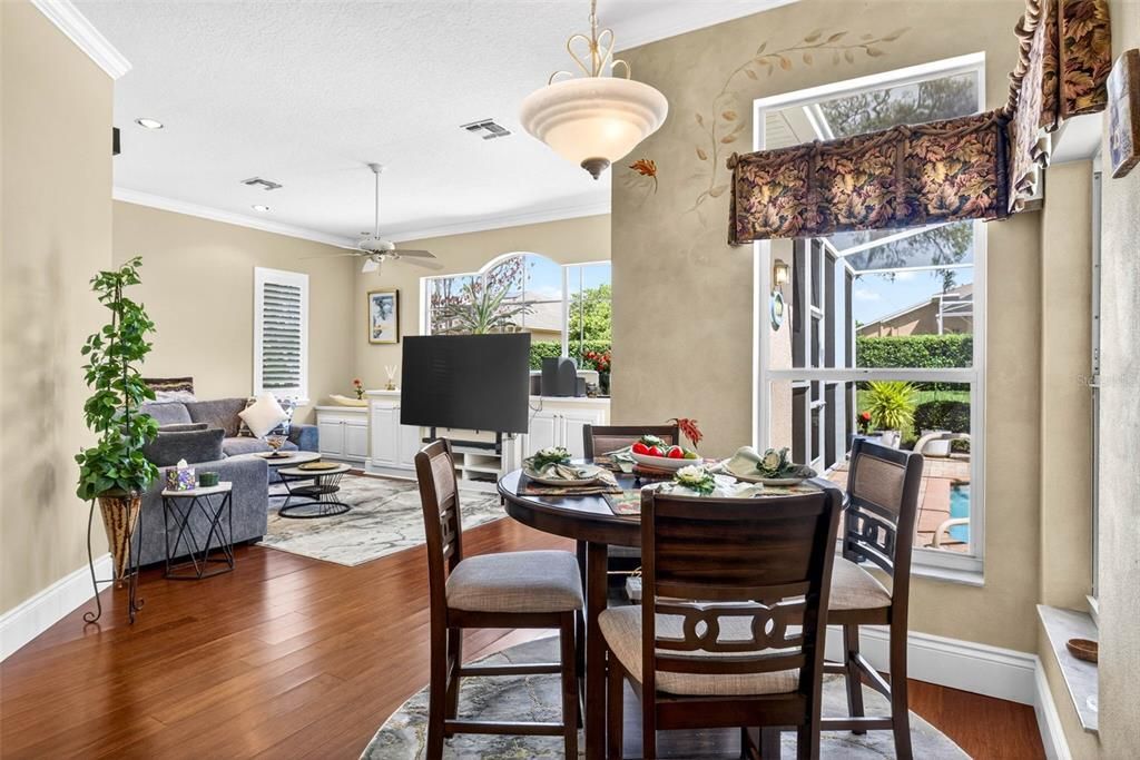 Activo con contrato: $569,999 (3 camas, 2 baños, 2449 Pies cuadrados)