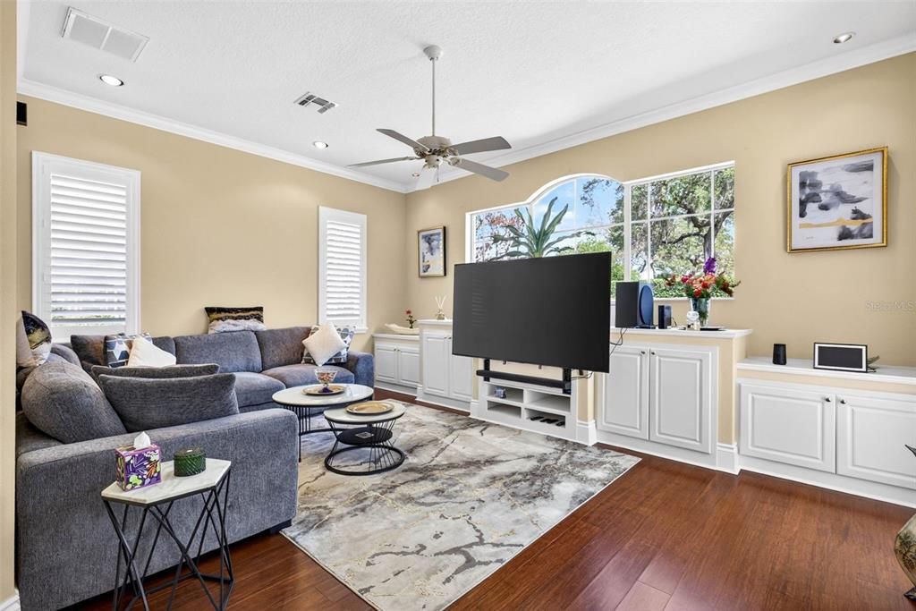 Activo con contrato: $569,999 (3 camas, 2 baños, 2449 Pies cuadrados)