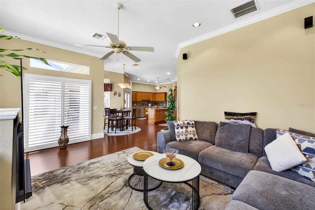 Activo con contrato: $569,999 (3 camas, 2 baños, 2449 Pies cuadrados)