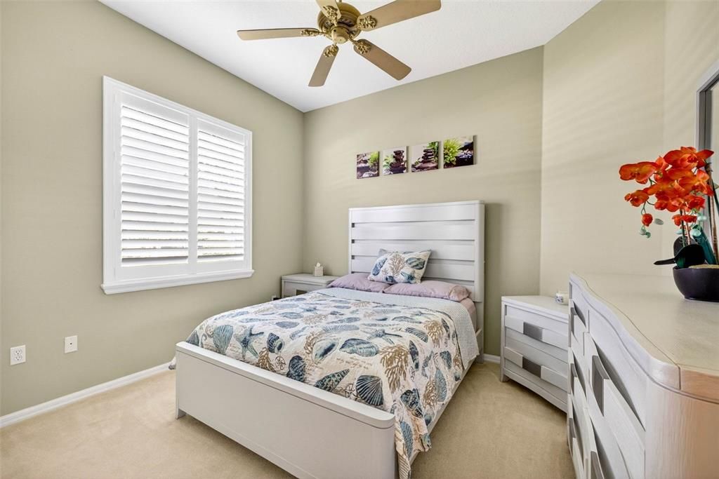 Activo con contrato: $569,999 (3 camas, 2 baños, 2449 Pies cuadrados)
