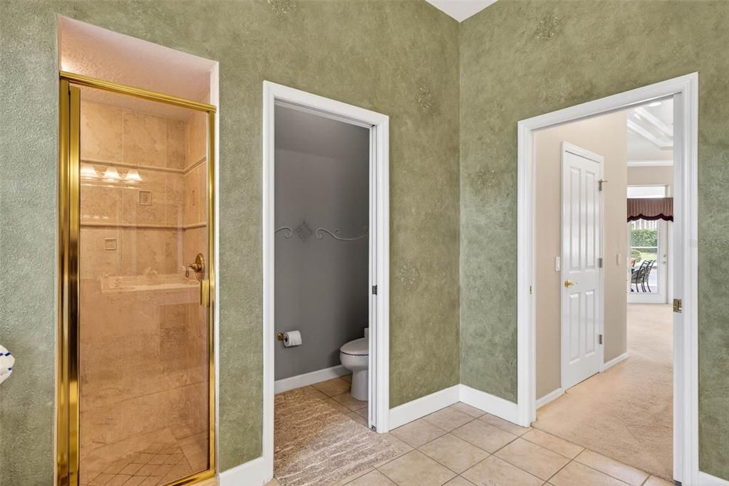 Activo con contrato: $569,999 (3 camas, 2 baños, 2449 Pies cuadrados)