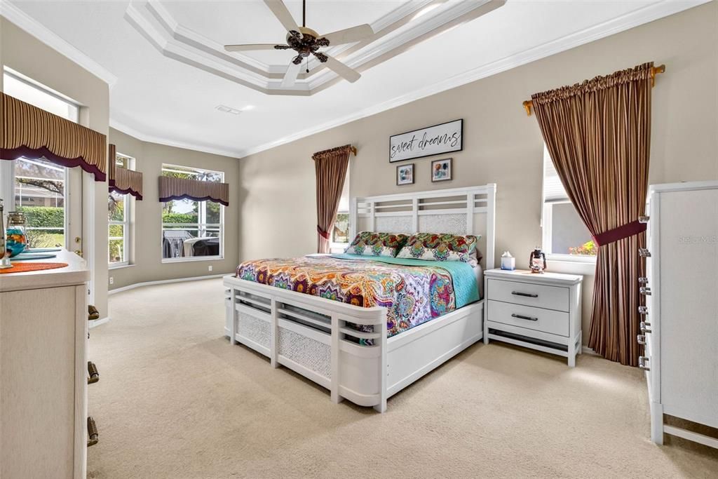 Activo con contrato: $569,999 (3 camas, 2 baños, 2449 Pies cuadrados)