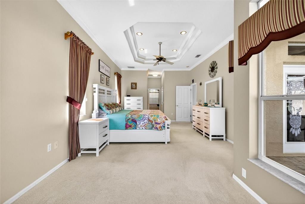 Activo con contrato: $569,999 (3 camas, 2 baños, 2449 Pies cuadrados)