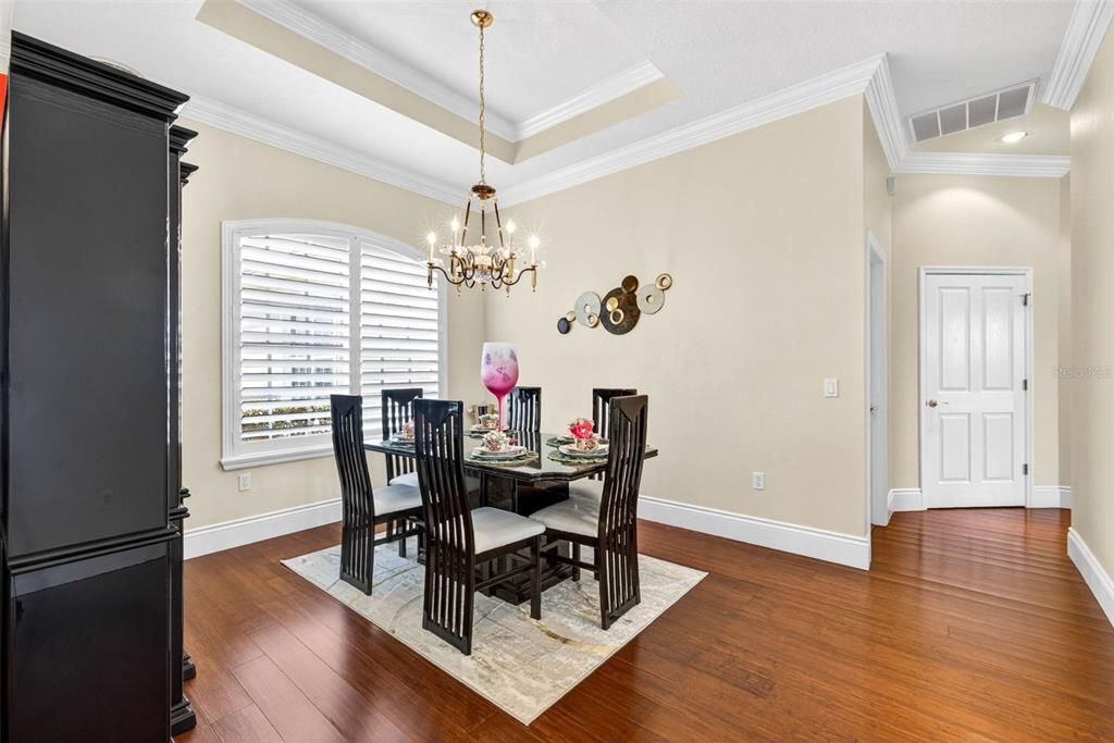 Activo con contrato: $569,999 (3 camas, 2 baños, 2449 Pies cuadrados)