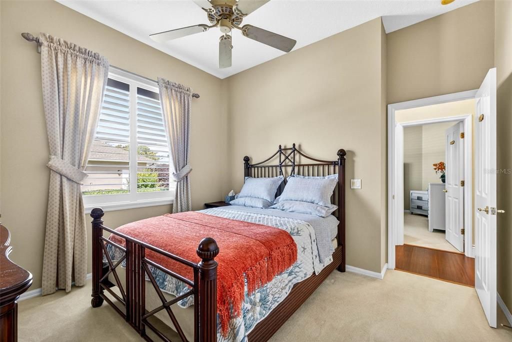 Activo con contrato: $569,999 (3 camas, 2 baños, 2449 Pies cuadrados)