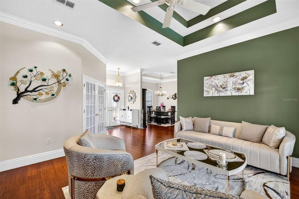 Activo con contrato: $569,999 (3 camas, 2 baños, 2449 Pies cuadrados)
