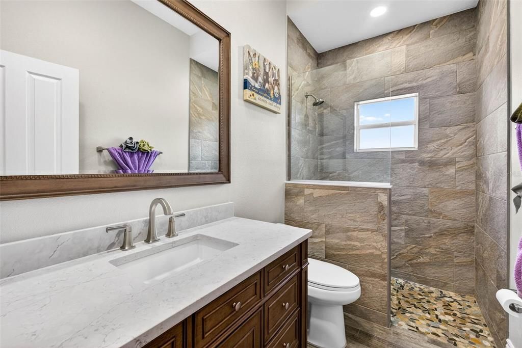 Activo con contrato: $569,999 (3 camas, 2 baños, 2449 Pies cuadrados)