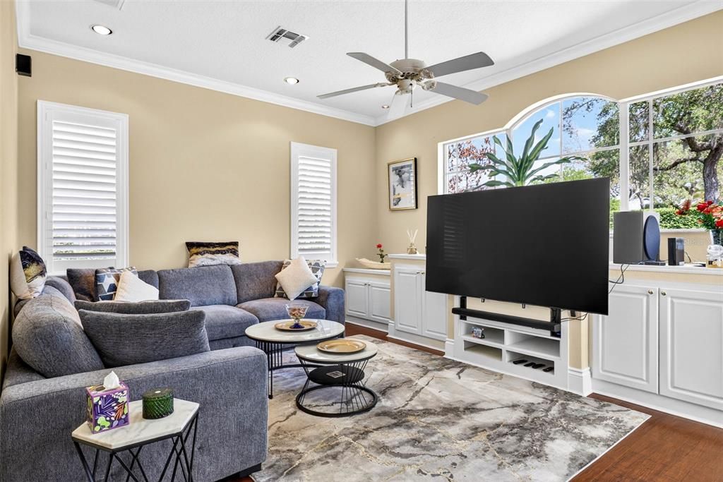 Activo con contrato: $569,999 (3 camas, 2 baños, 2449 Pies cuadrados)