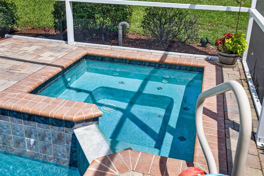 Activo con contrato: $569,999 (3 camas, 2 baños, 2449 Pies cuadrados)