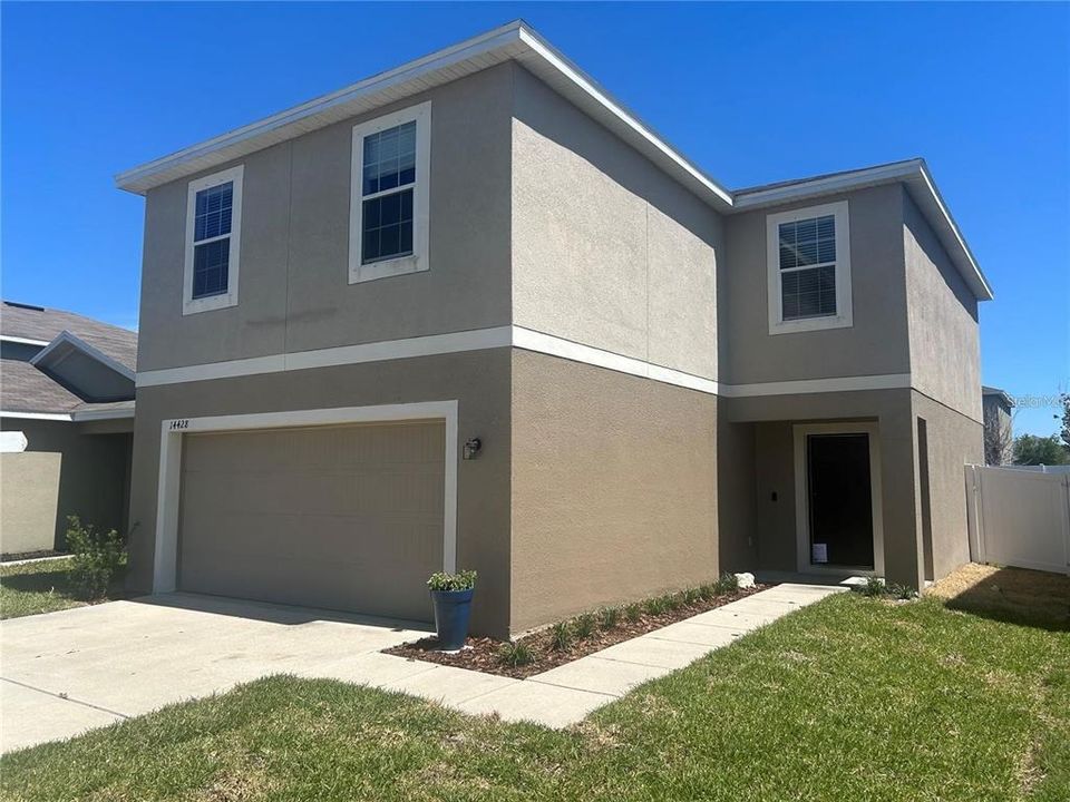 For Sale: $319,900 (4 beds, 2 baths, 1949 Square Feet)