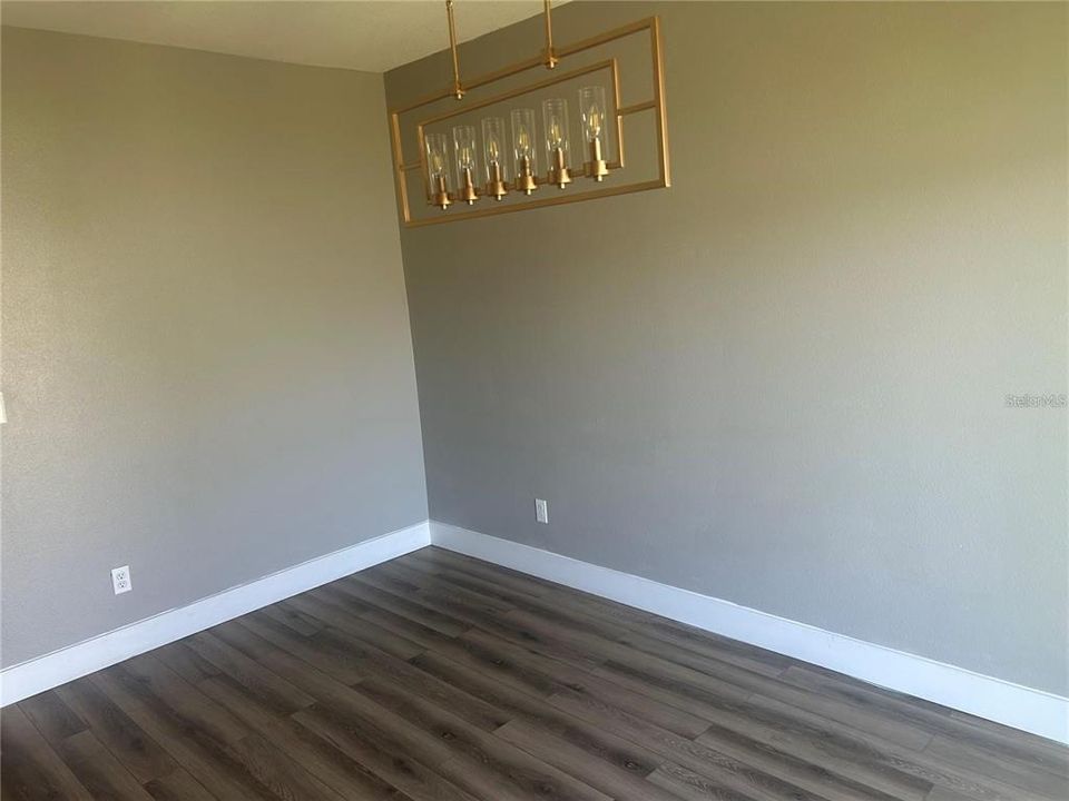 For Sale: $319,900 (4 beds, 2 baths, 1949 Square Feet)