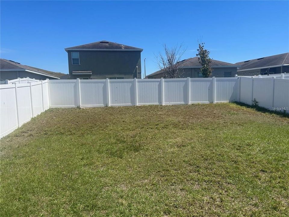 For Sale: $319,900 (4 beds, 2 baths, 1949 Square Feet)