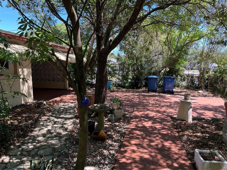 Active With Contract: $249,000 (3 beds, 1 baths, 1083 Square Feet)