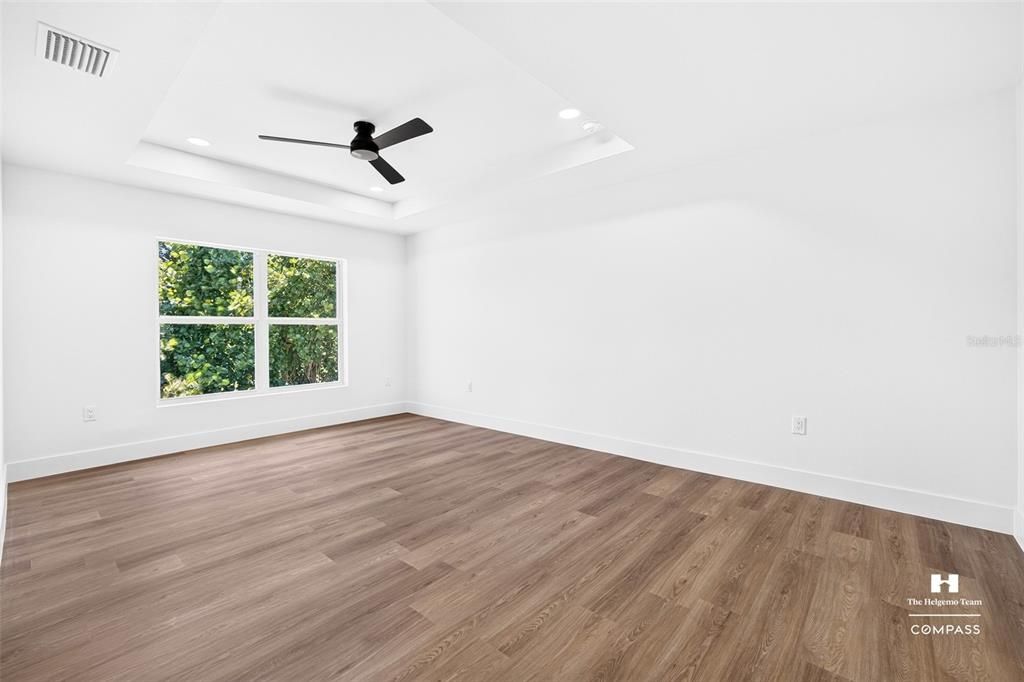 For Sale: $415,000 (4 beds, 2 baths, 1915 Square Feet)