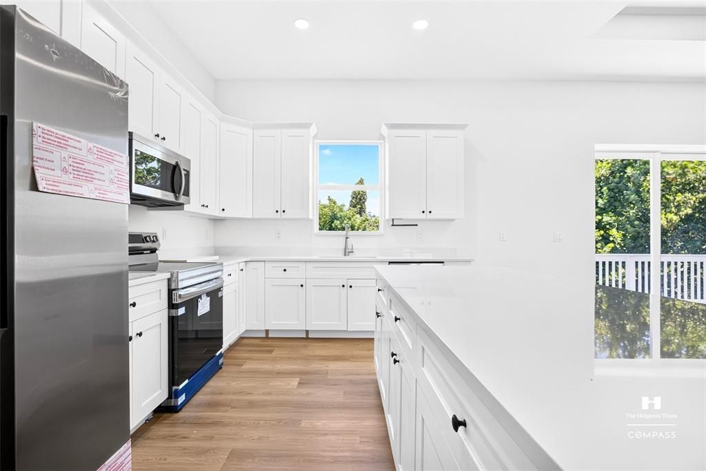 For Sale: $415,000 (4 beds, 2 baths, 1915 Square Feet)