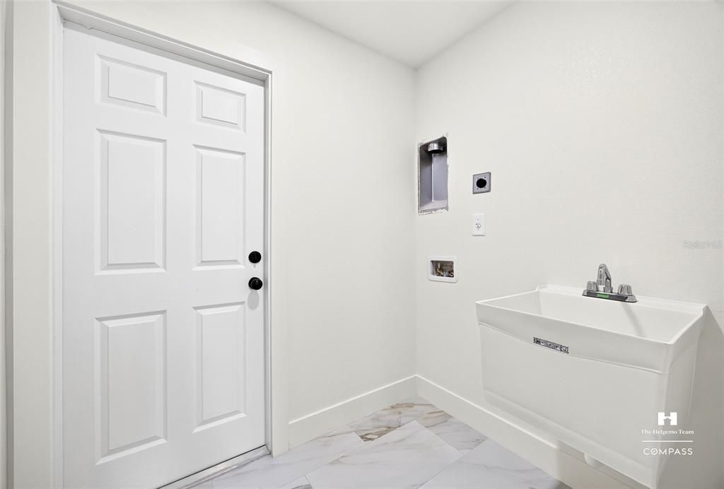 For Sale: $415,000 (4 beds, 2 baths, 1915 Square Feet)