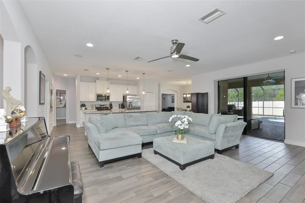 For Sale: $599,000 (4 beds, 4 baths, 2641 Square Feet)