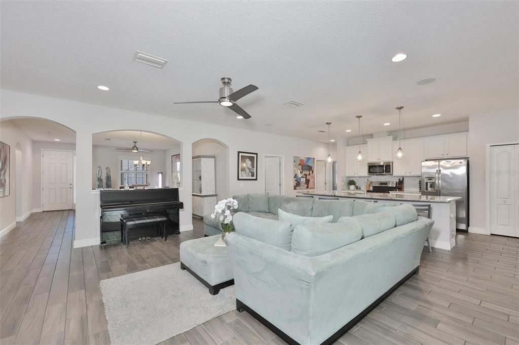 For Sale: $599,000 (4 beds, 4 baths, 2641 Square Feet)
