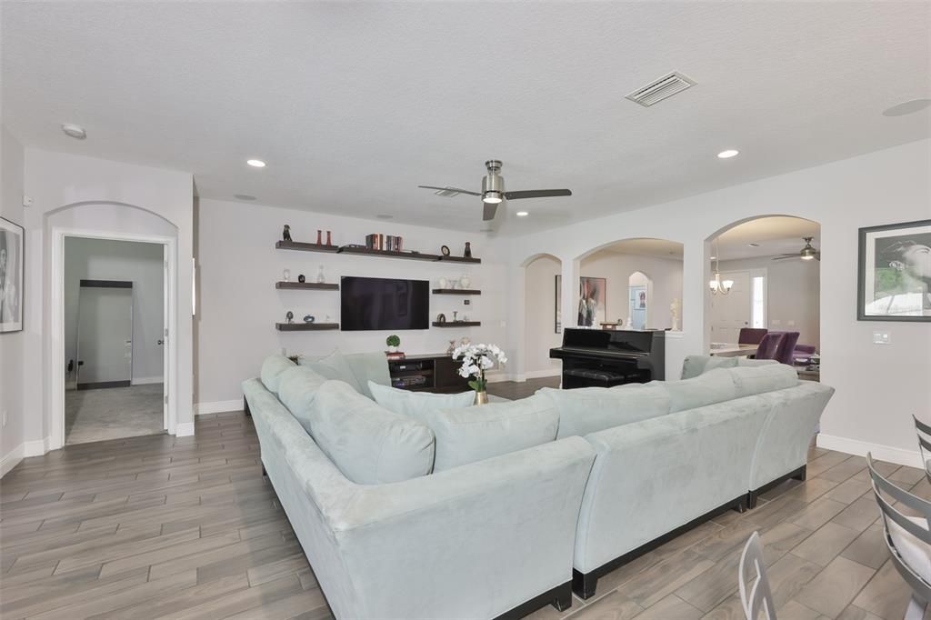 For Sale: $599,000 (4 beds, 4 baths, 2641 Square Feet)