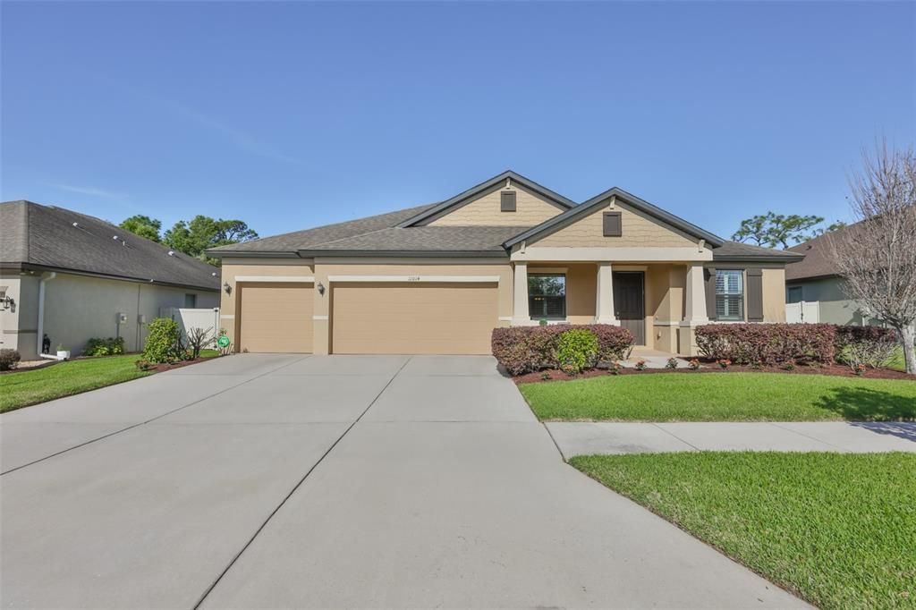 For Sale: $599,000 (4 beds, 4 baths, 2641 Square Feet)