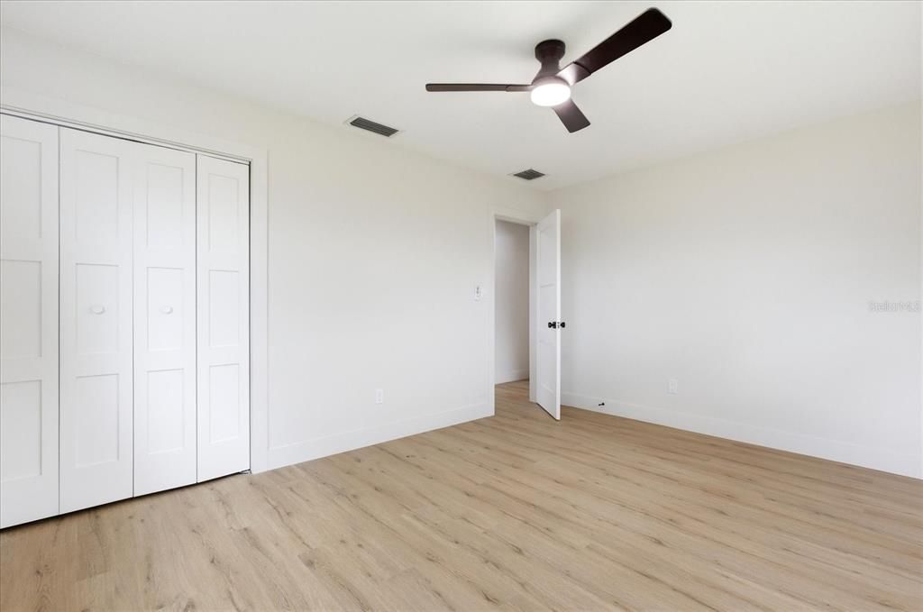 Activo con contrato: $745,000 (5 camas, 3 baños, 2330 Pies cuadrados)