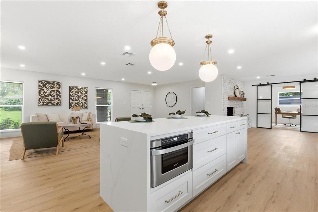 Activo con contrato: $745,000 (5 camas, 3 baños, 2330 Pies cuadrados)